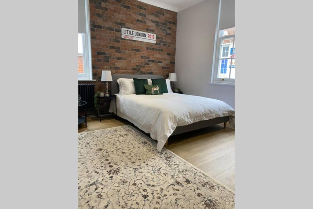 City Centre Entire Studio Apartment Chichester Exterior photo